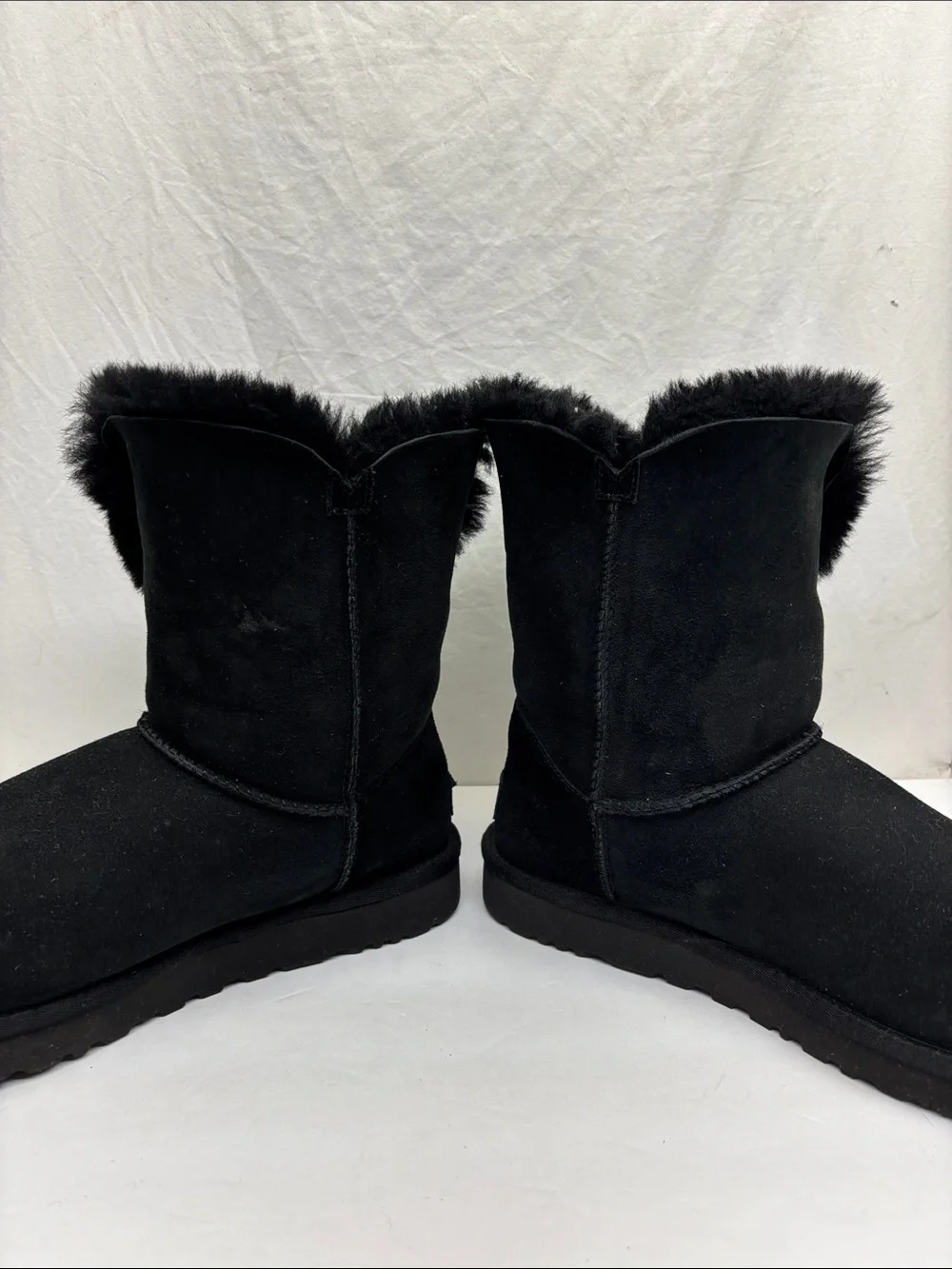 UGG Bailey Button Boots, SZ 10, box 59